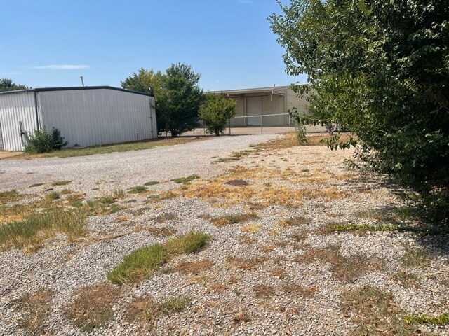 More Photos Of 501 Westland Dr, Edmond Service For Lease