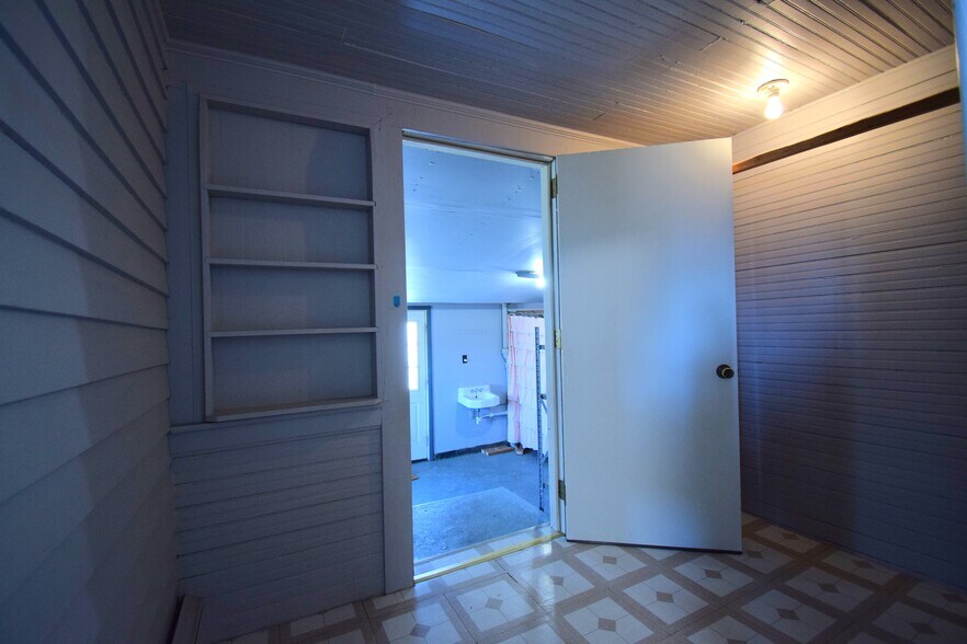 More Photos Of 102 N Park St, Sesser Restaurant For Sale