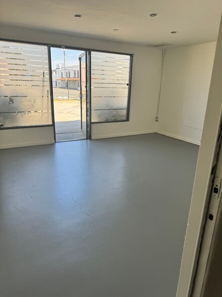 More Photos Of 201-225 N Palomares St, Pomona Warehouse For Lease