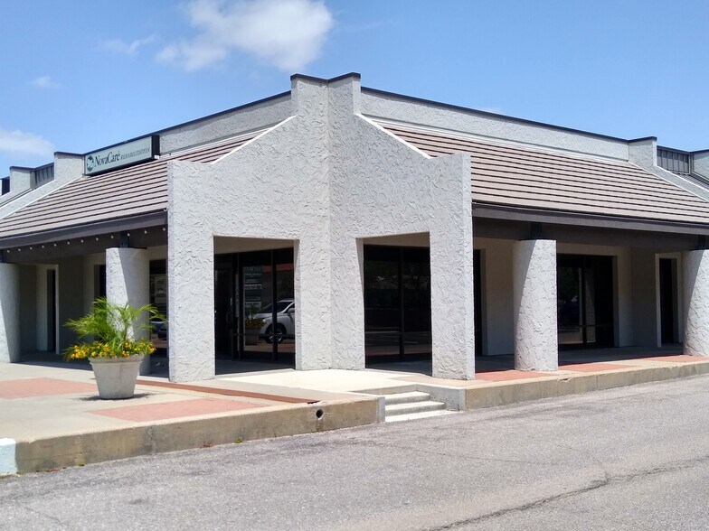 More Photos Of 2424 N Woodlawn St, Wichita Freestanding For Lease
