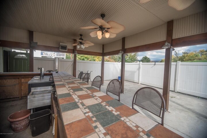 More Photos Of 524 Court St, Scranton General Retail For Sale