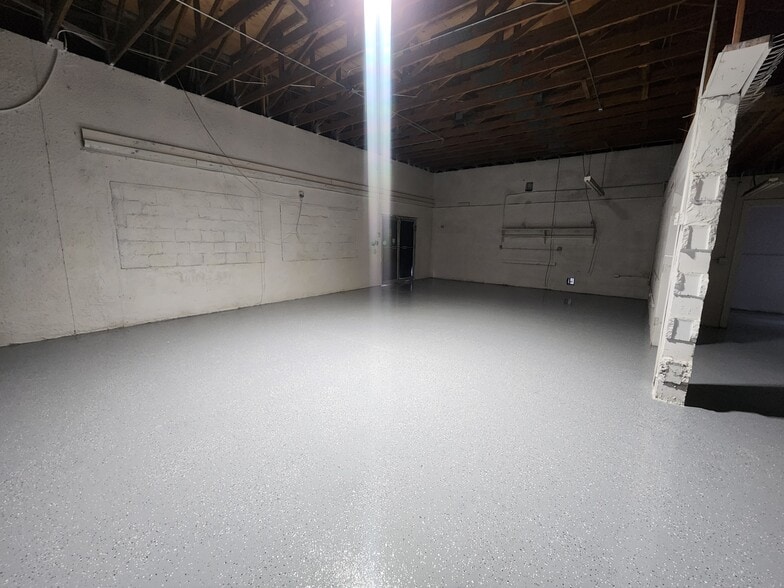 More Photos Of 284 S Center St, Pierson Auto Repair For Lease