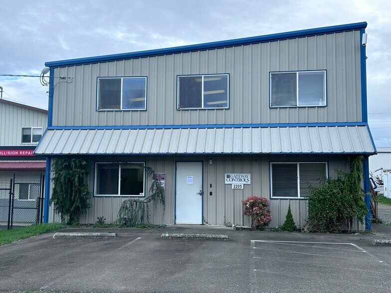 More Photos Of 2203 Queen St, Bellingham Flex For Lease