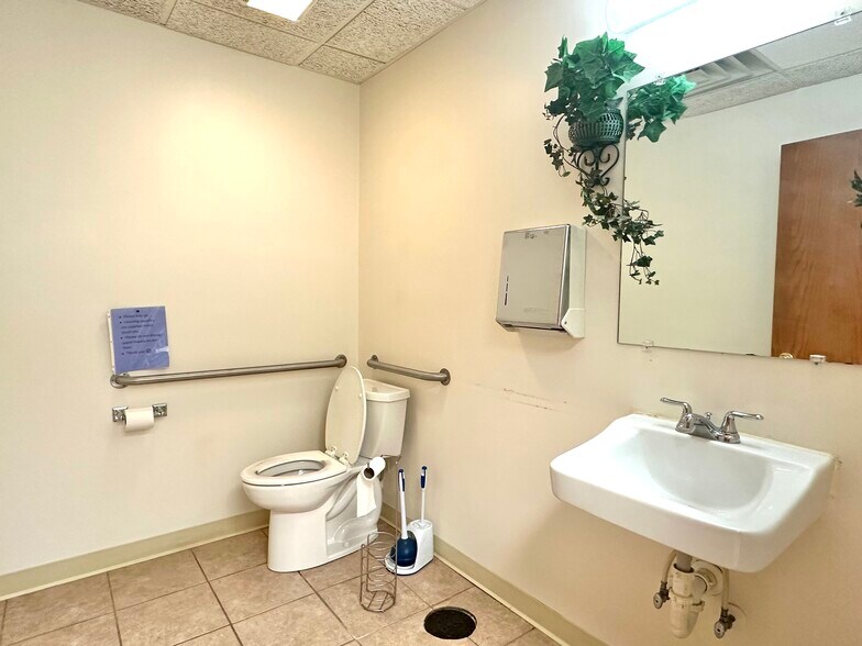 More Photos Of 100-120 E 90th Dr, Merrillville Office For Lease