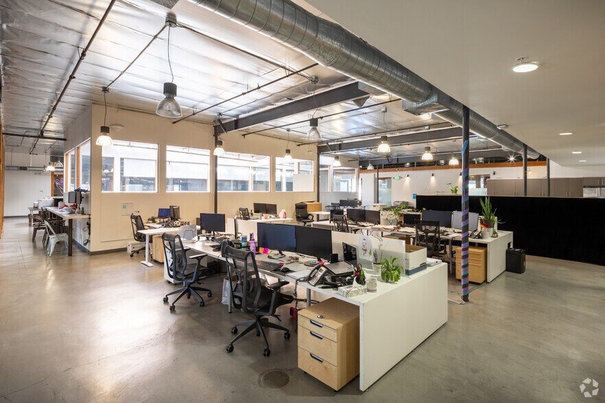 More Photos Of 15000 Ventura Blvd, Sherman Oaks Loft Creative Space For Lease