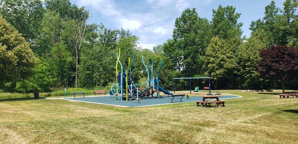 More Photos Of 305 N Pontiac Trail, Walled Lake Office For Lease