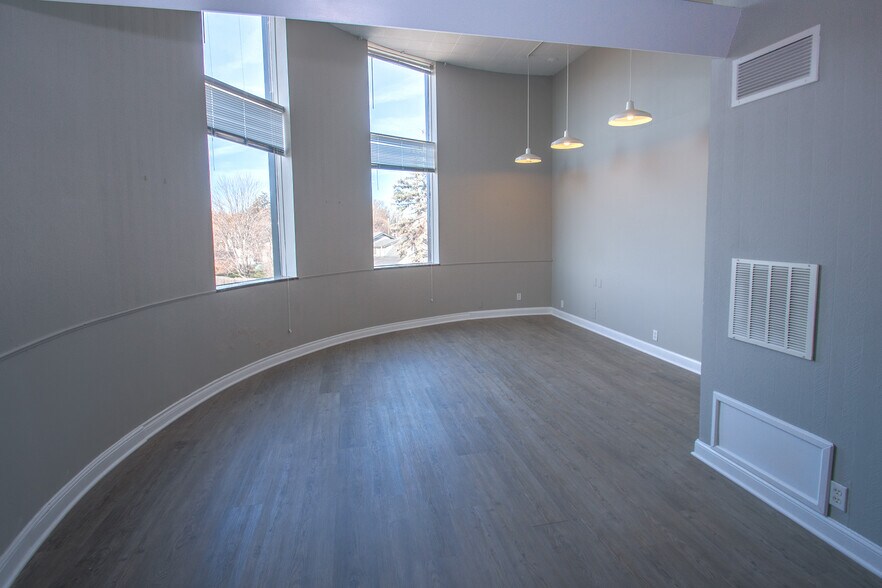 More Photos Of 4825-4833 Minnetonka Blvd, Saint Louis Park Storefront Retail Office For Lease