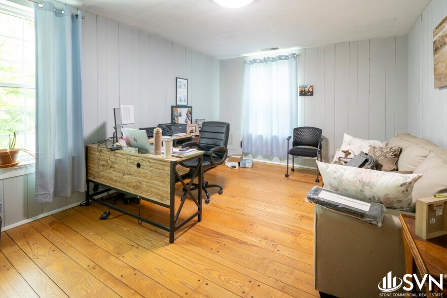 More Photos Of 1419 Lexington Rd, Richmond Office For Sale