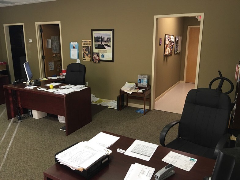 More Photos Of 2495 Eastgate Pl, Snellville Light Distribution For Sale