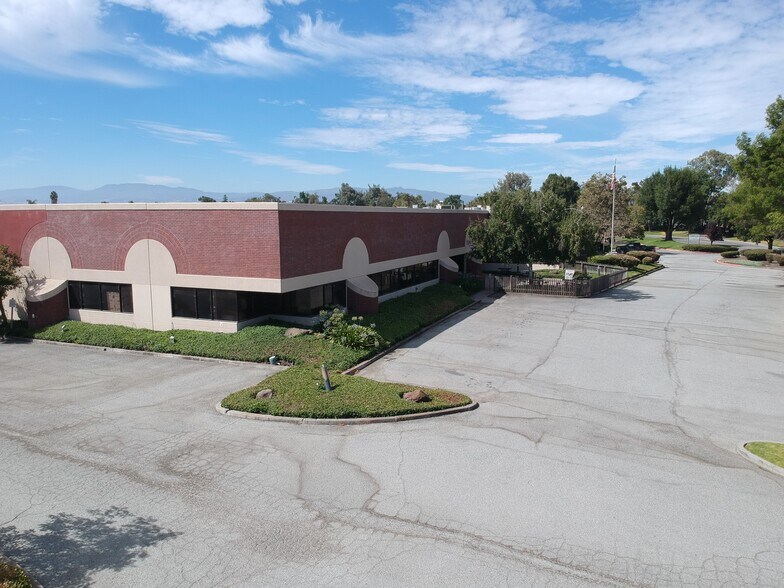 More Photos Of 205 Apollo Way, Hollister Manufacturing For Lease