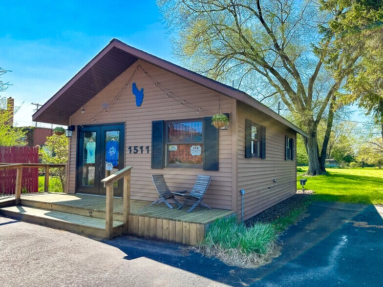 More Photos Of 1511 Hubert Rd, Hubbard Lake Freestanding For Sale