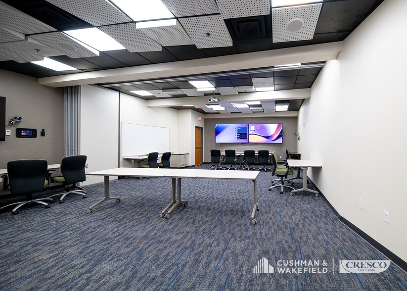 More Photos Of 737 Bolivar Rd, Cleveland Office For Lease