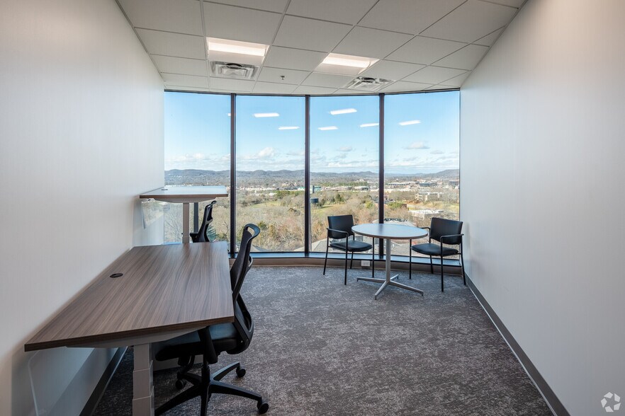 More Photos Of 214 Overlook Cir, Brentwood Office For Sale