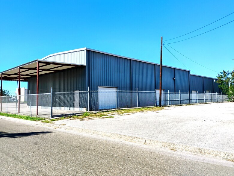 More Photos Of 221 Expressway 83, La Feria Industrial For Lease
