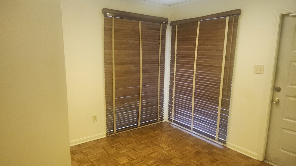 More Photos Of 4727-4729 Spottswood Ave, Memphis Office For Lease