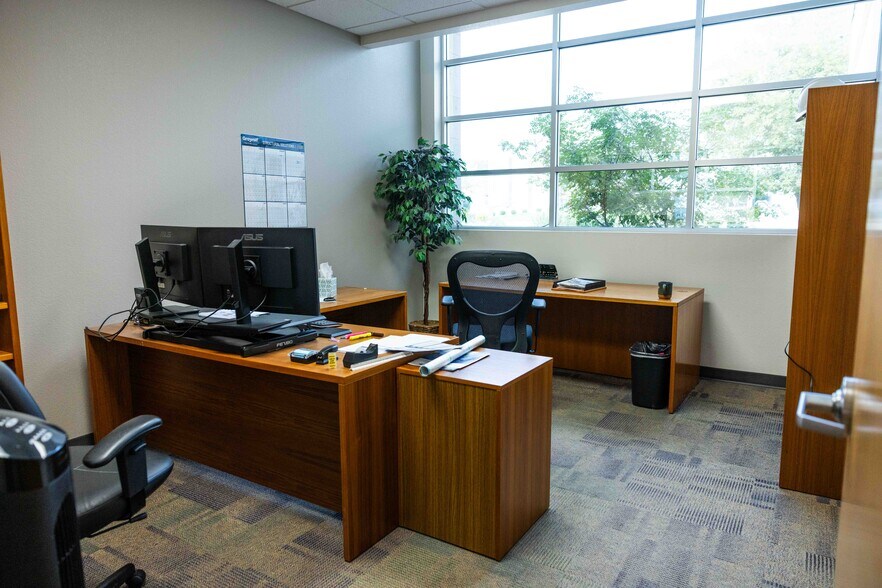 More Photos Of 10922 W Glenn Dr, Glendale Office For Sale