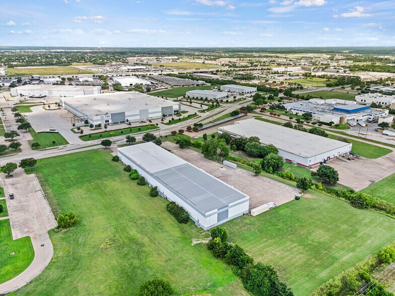 More Photos Of 2140 N Redbud Blvd, McKinney Warehouse For Lease