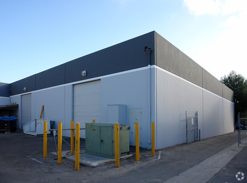 More Photos Of 17891 Jamestown Ln, Huntington Beach Warehouse For Lease