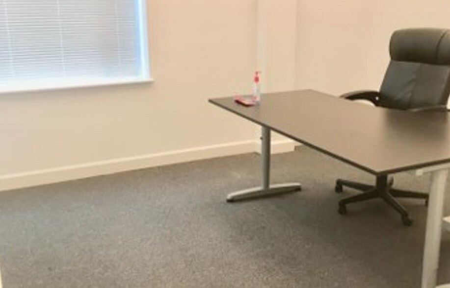 More Photos Of 46090 Lake Center Plz, Sterling Medical For Lease