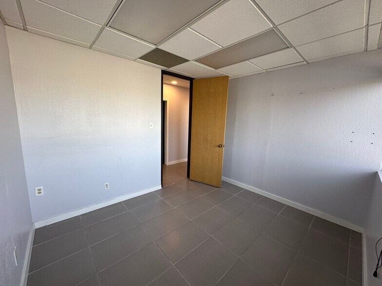 More Photos Of 1280 Hawkins Blvd, El Paso Office For Lease