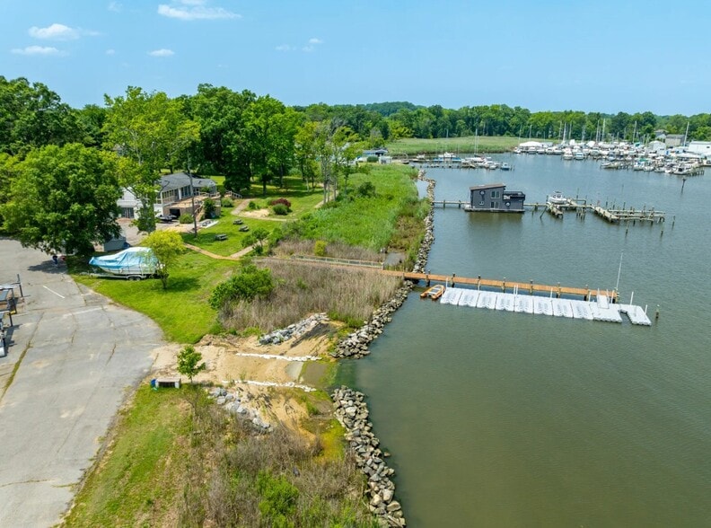 More Photos Of 1052 Old Turkey Point Rd, Edgewater Marina For Sale