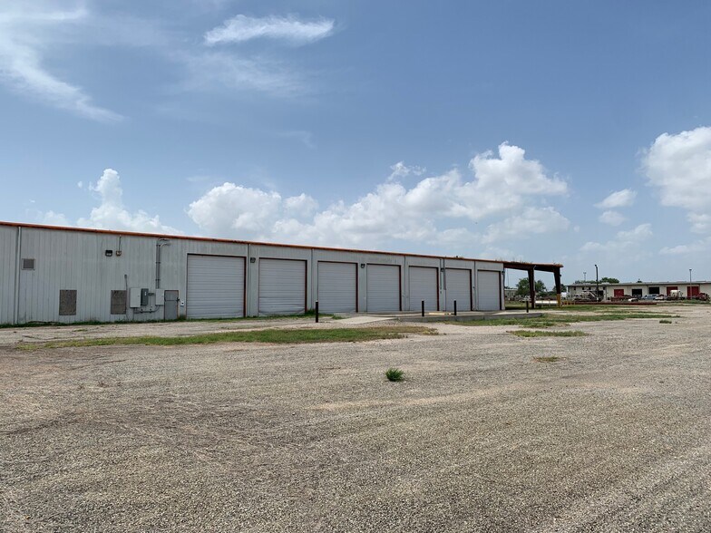 More Photos Of 901 Fesco Dr, Alice Industrial For Sale