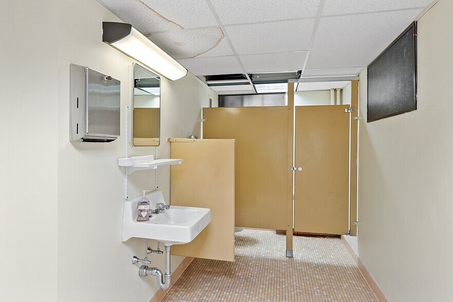 More Photos Of 444 Main St, Athol General Retail For Sale