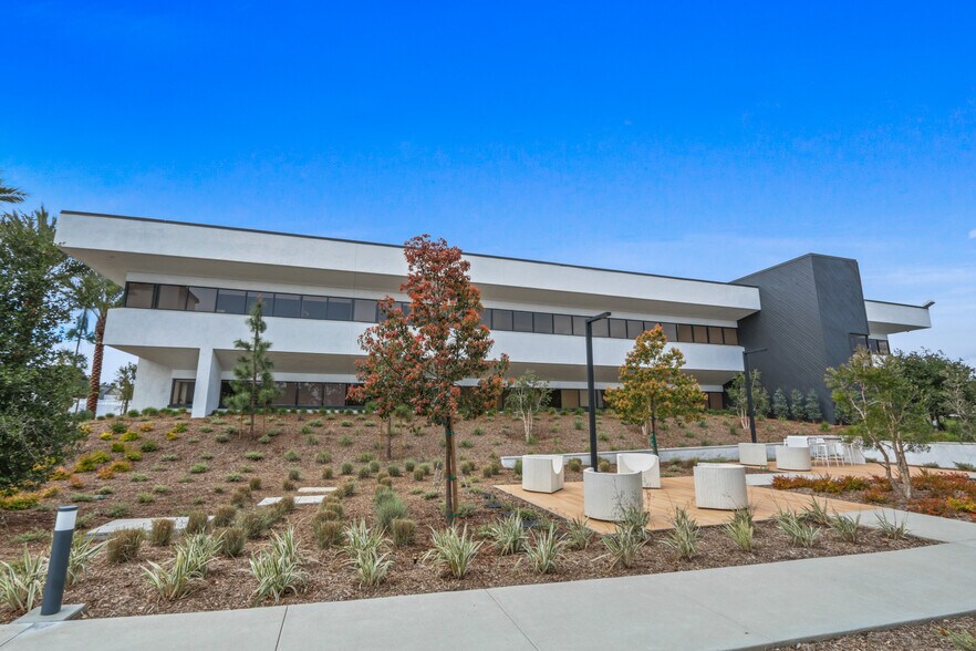 More Photos Of 2130 Main St, Huntington Beach Office For Lease