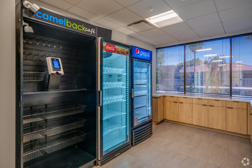 More Photos Of 7250 N 16th St, Phoenix Office For Sale