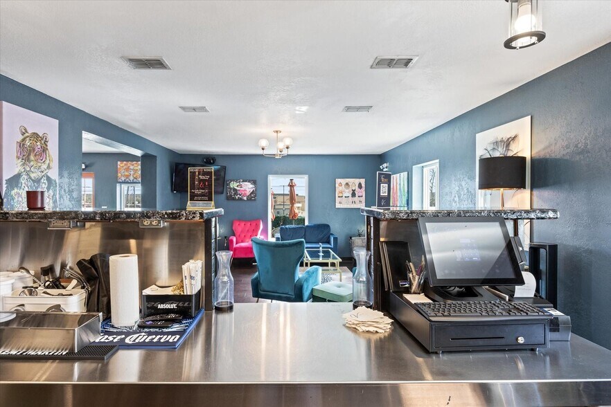 More Photos Of 608 SW Big Bend Trl, Glen Rose Restaurant For Sale