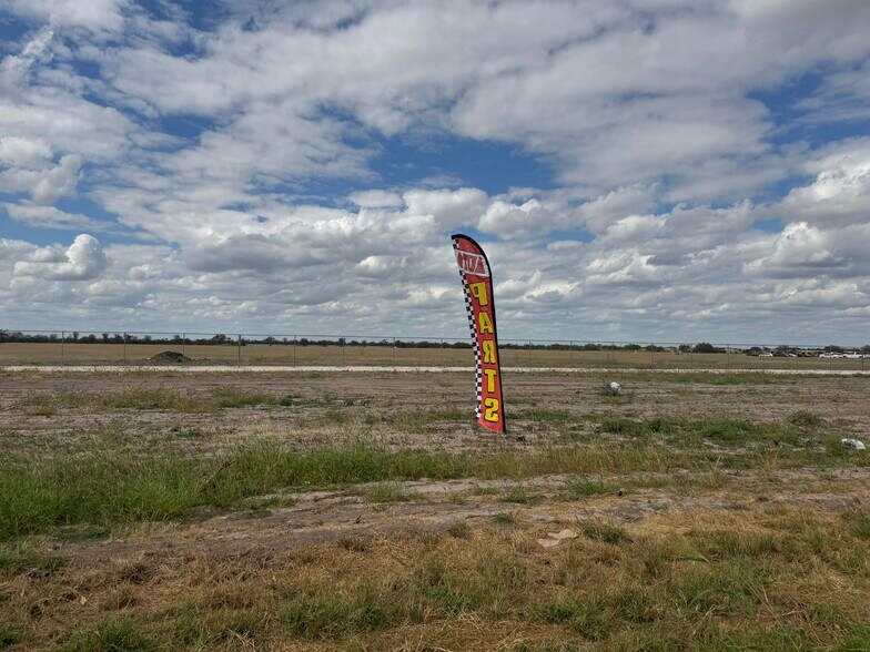 Primary Photo Of Lot 8 Summerwood Ln, La Pryor Land For Sale