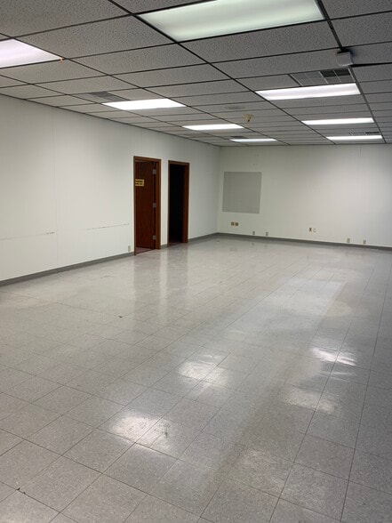 More Photos Of 3001 Ramada Way, Green Bay Warehouse For Lease
