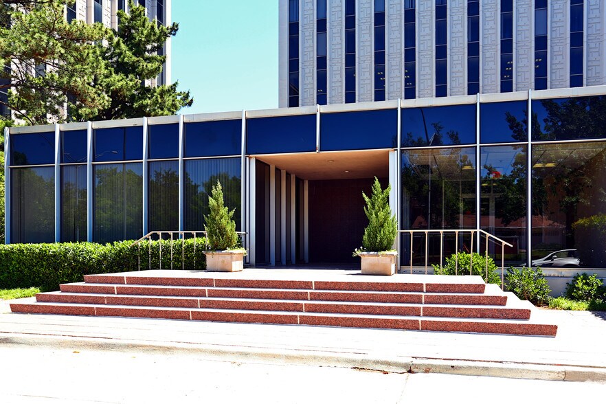 More Photos Of 2000 N Classen Blvd, Oklahoma City Unknown For Lease