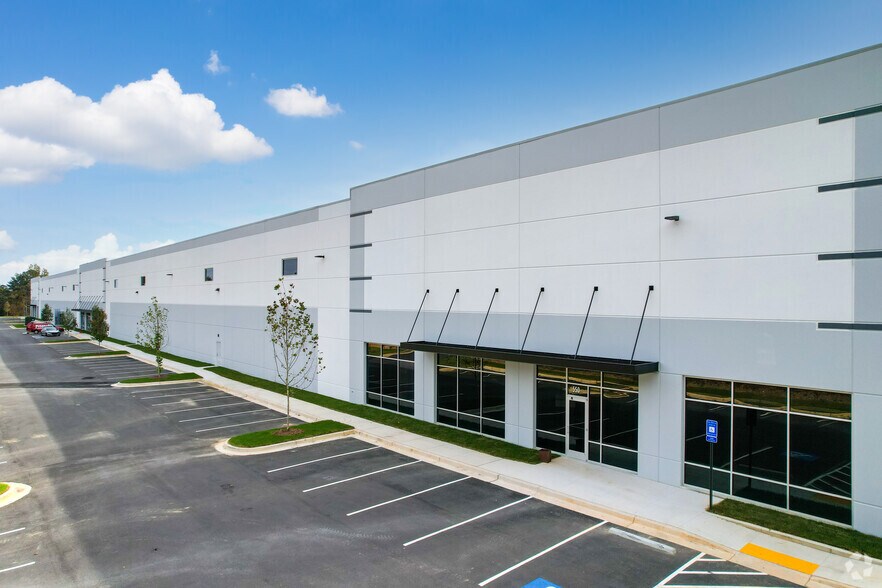 More Photos Of 550 Rock Hill Dr, Atlanta Distribution For Lease