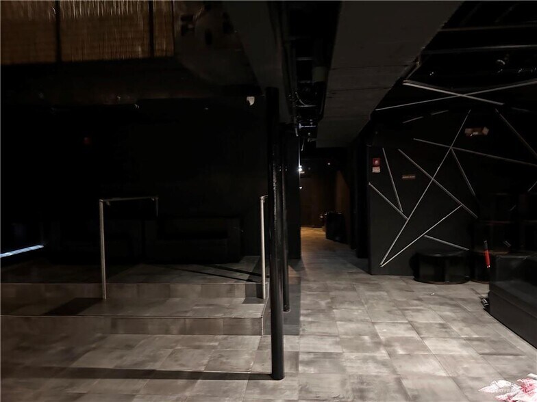 More Photos Of 200 S 17th St, McAllen Bar For Sale