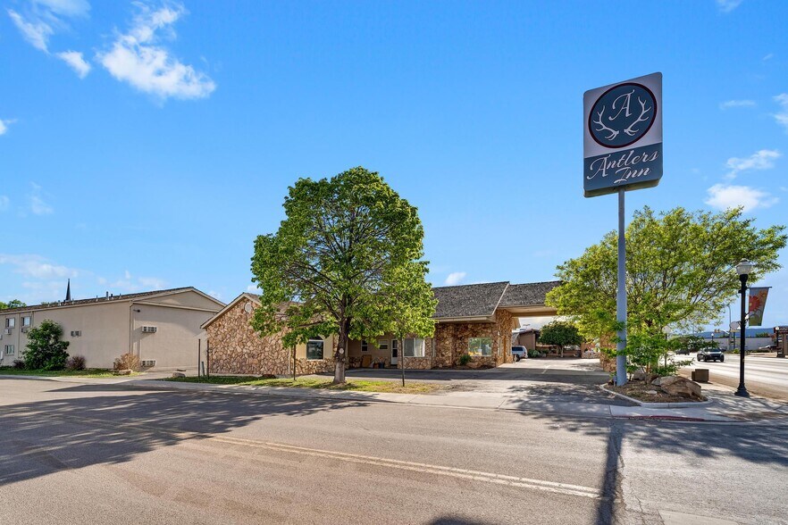 More Photos Of 423 W Main St, Vernal Hotel For Sale