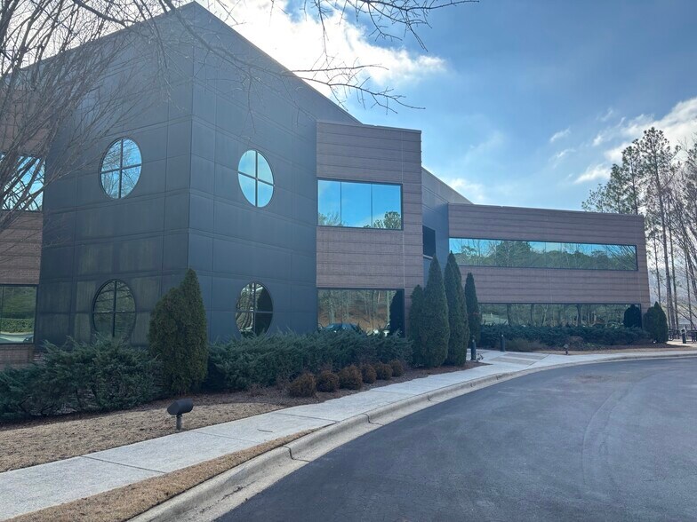 More Photos Of 1 Riverchase Rdg, Birmingham Office For Lease