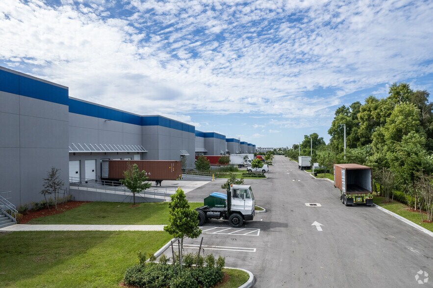 More Photos Of 6451 NW 102nd Ave, Doral Distribution For Lease