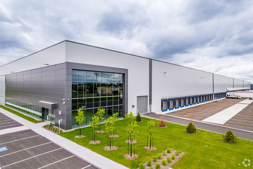 Primary Photo Of 131 Boul Montcalm N, Candiac Warehouse For Lease