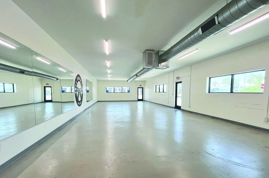 More Photos Of 1805 W Van Buren St, Phoenix Storefront Retail Office For Lease