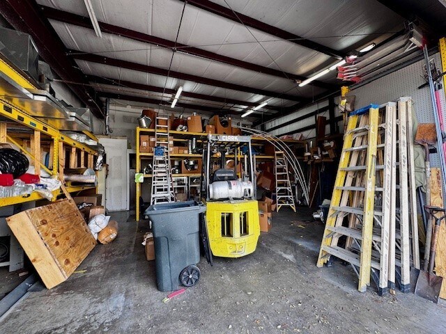 More Photos Of 2047-2071 Global Ct, Sarasota Warehouse For Lease