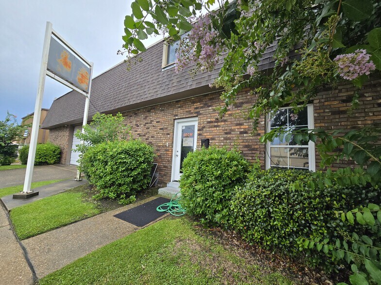 More Photos Of 3001 Jean Lafitte Pky, Chalmette Light Distribution For Sale