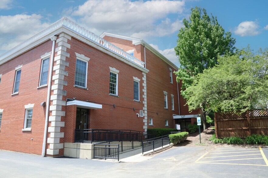 More Photos Of 127 S First St, Geneva Office Residential For Lease