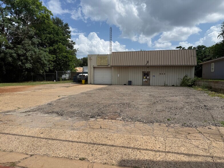 More Photos Of 503 E Oakwood St, Tyler Distribution For Sale