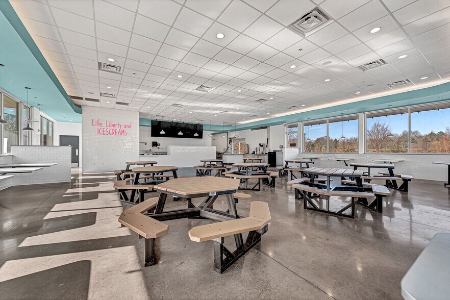 More Photos Of 4280 W Martin Luther King Blvd, Fayetteville Restaurant For Sale