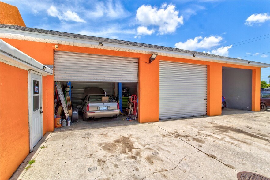 More Photos Of 15182 Dahlgren Ave, Port Charlotte Carwash For Sale