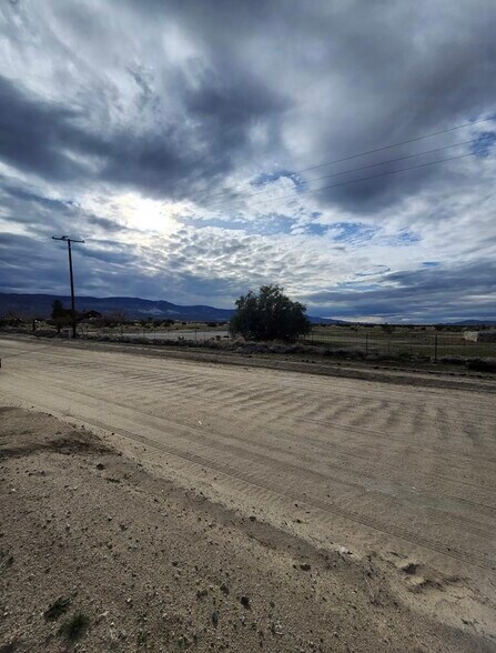 More Photos Of 10252 Santa Fe Fire rd, Lucerne Valley Land For Sale
