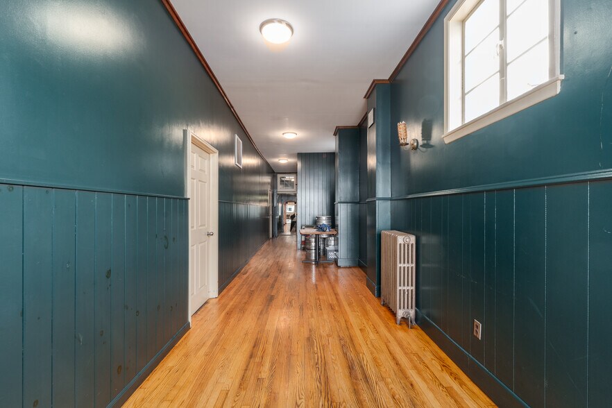 More Photos Of 30-32 Front St, Greenport Storefront Retail Residential For Sale