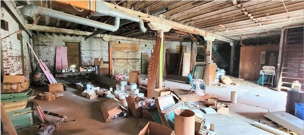 More Photos Of 512 Monroe st, Iola Loft Creative Space For Sale