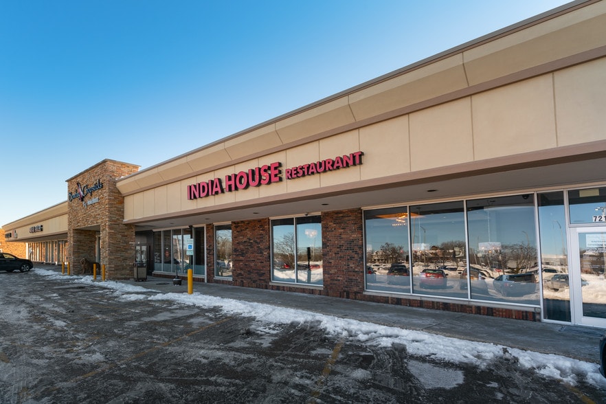 More Photos Of 675 W Golf Rd, Hoffman Estates Storefront For Lease